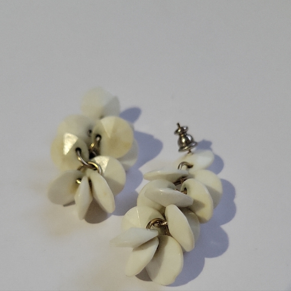 Elegant Vintage White Earrings